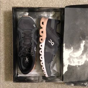 on running cloudflow shoes